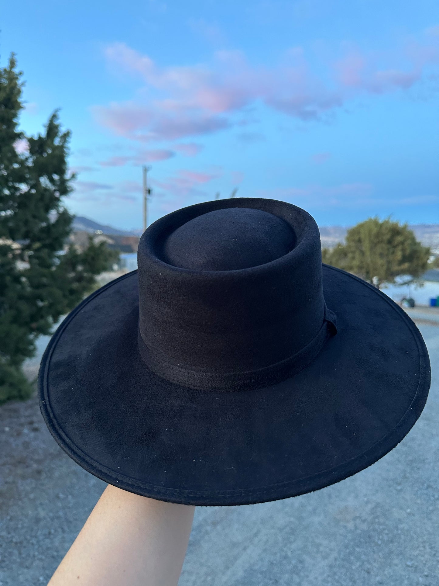 Black Cordobez Crown Gamuza