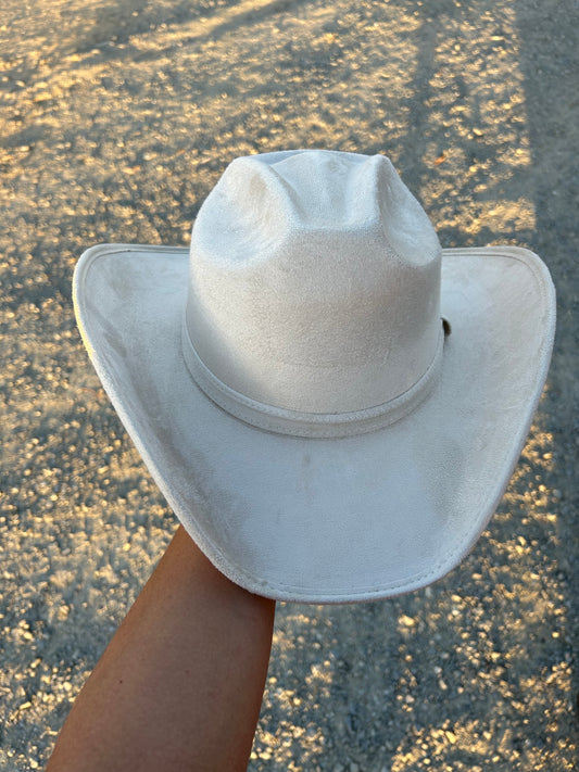 Alicia Sombrero in Pearl