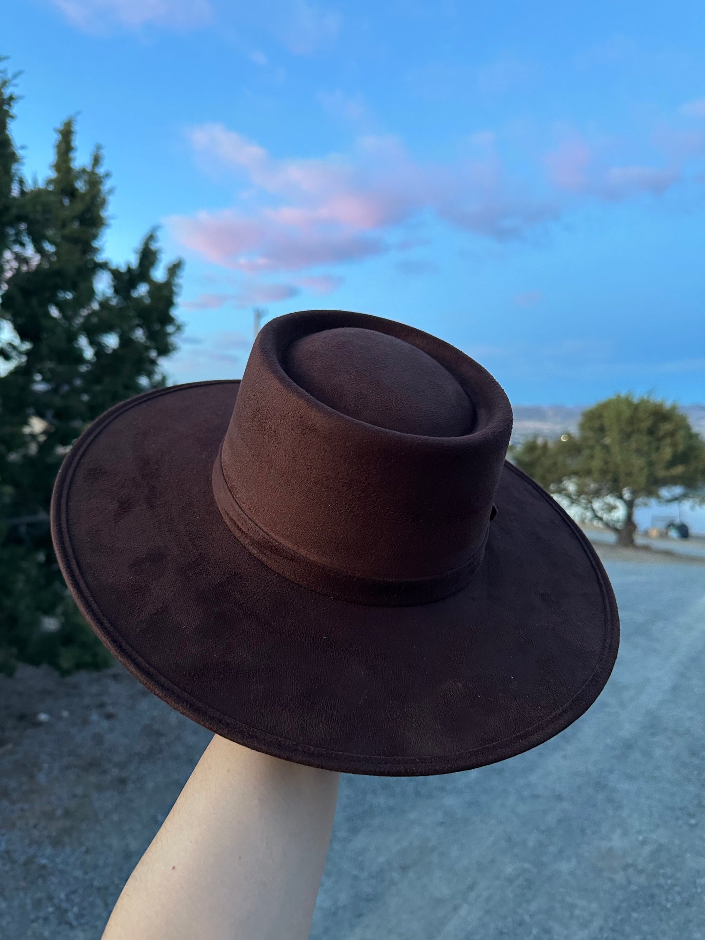 Chocolate Cordobez Crown Gamuza