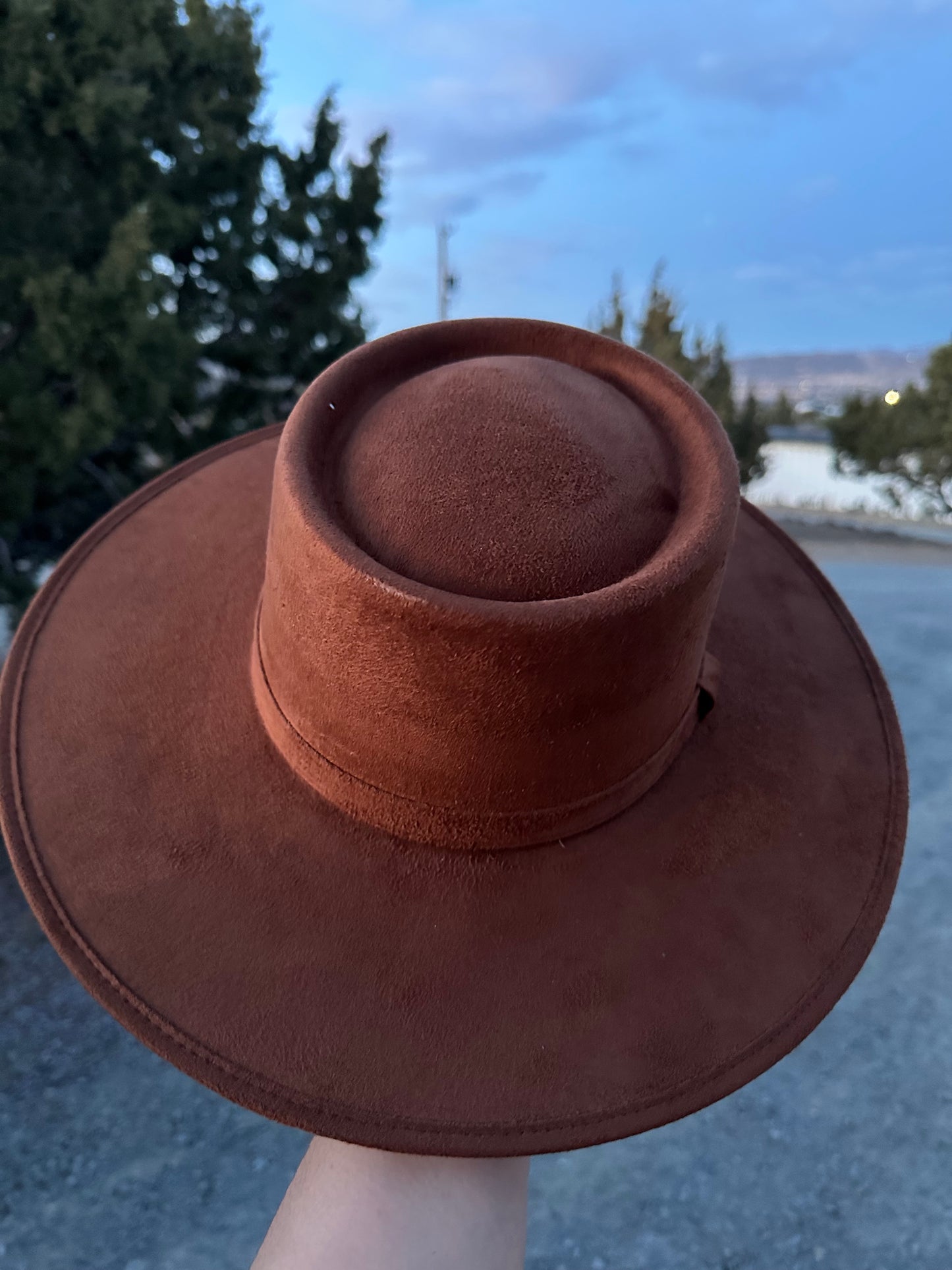 Tobacco Gamuza Crown Cordobez