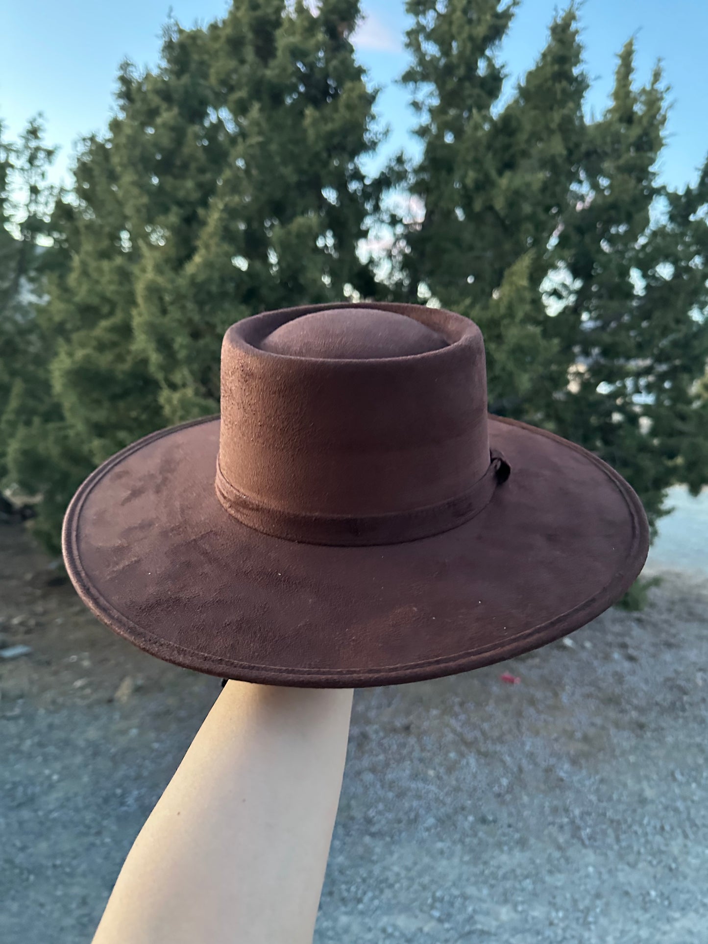 Chocolate Cordobez Crown Gamuza