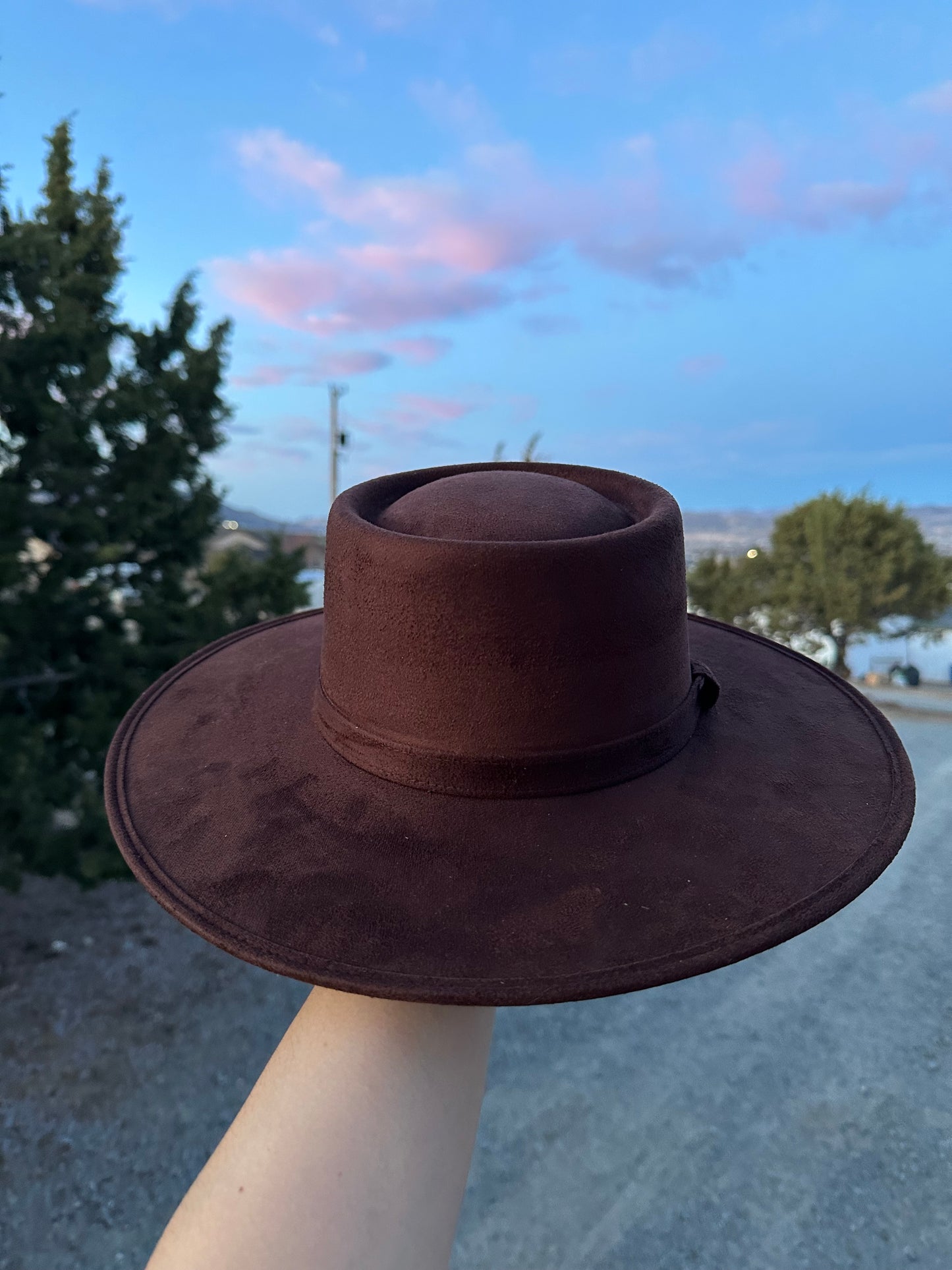 Chocolate Cordobez Crown Gamuza